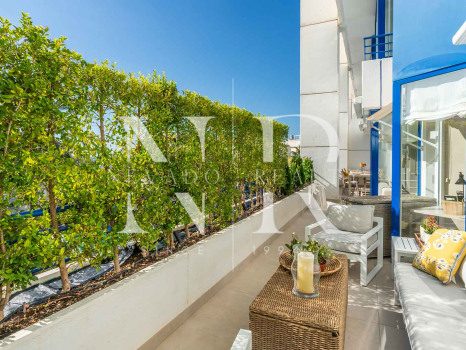 Ático en venta en Marbella House con vista al mar