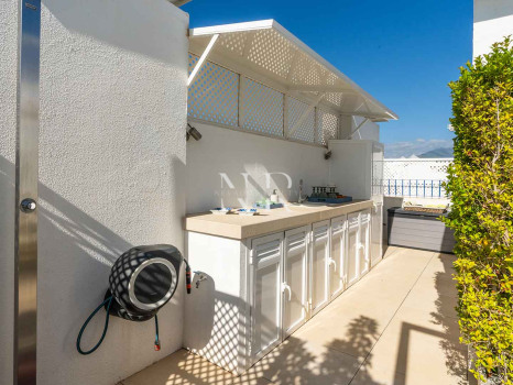 Ático en venta en Marbella House con vista al mar