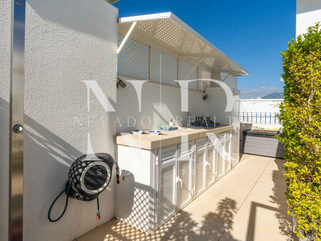 Ático en venta en Marbella House con vista al mar