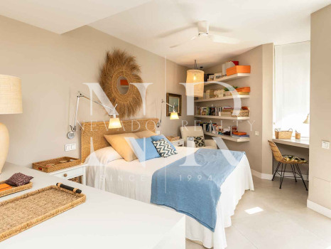 Ático en venta en Marbella House con vista al mar