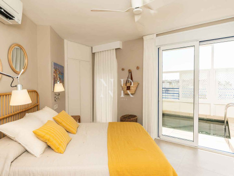 Ático en venta en Marbella House con vista al mar