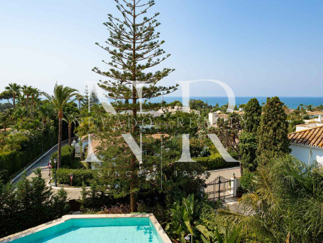 Villa à vendre à Los Monteros Playa, Marbella avec vue sur la mer
