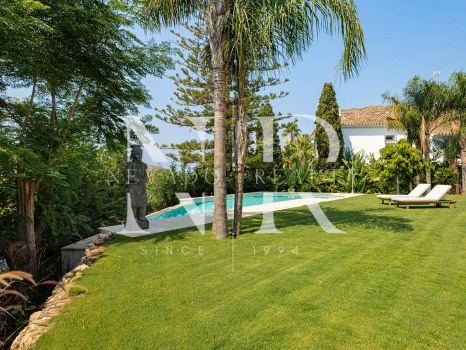 Villa à vendre à Los Monteros Playa, Marbella avec vue sur la mer