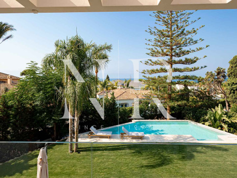 Villa à vendre à Los Monteros Playa, Marbella avec vue sur la mer