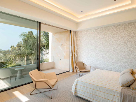 Villa en venta en Los Monteros playa, Marbella con vistas al mar