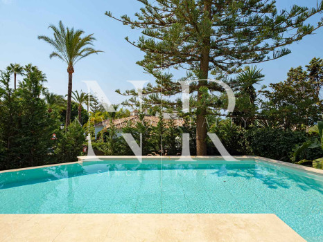 Villa à vendre à Los Monteros Playa, Marbella avec vue sur la mer