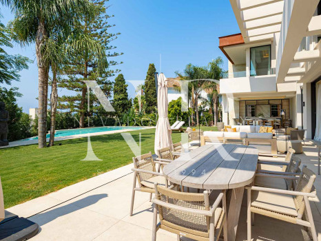 Villa à vendre à Los Monteros Playa, Marbella avec vue sur la mer