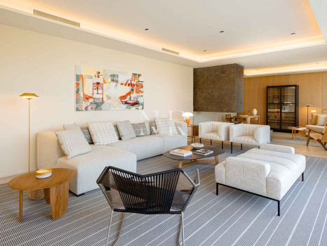 Villa en venta en Los Monteros playa, Marbella con vistas al mar