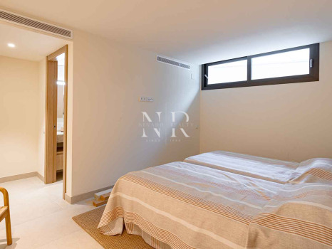 Villa en venta en Los Monteros playa, Marbella con vistas al mar