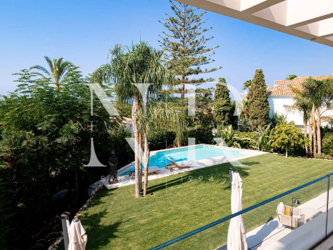 Villa à vendre à Los Monteros Playa, Marbella avec vue sur la mer