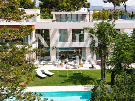 Villa à vendre à Los Monteros Playa, Marbella avec vue sur la mer