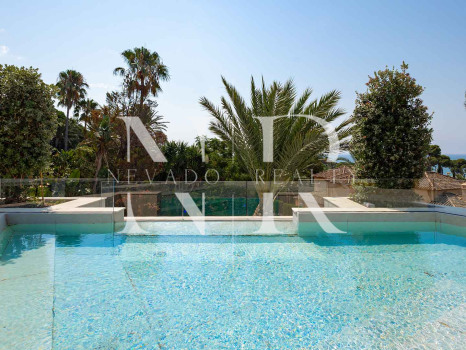Villa à vendre à Los Monteros Playa, Marbella avec vue sur la mer