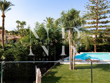 Villa à vendre à Los Monteros Playa, Marbella avec vue sur la mer