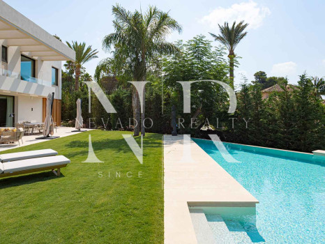 Villa à vendre à Los Monteros Playa, Marbella avec vue sur la mer
