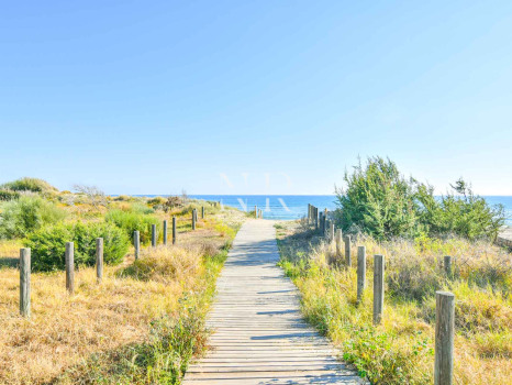 Villa en venta en Los Monteros playa, Marbella con vistas al mar