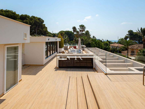 Villa en venta en Los Monteros playa, Marbella con vistas al mar