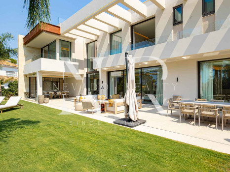 Villa à vendre à Los Monteros Playa, Marbella avec vue sur la mer