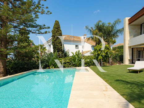 Villa à vendre à Los Monteros Playa, Marbella avec vue sur la mer