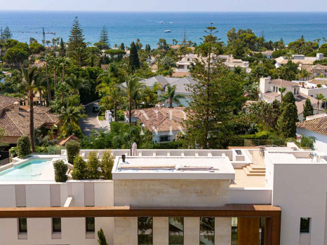 Villa en venta en Los Monteros playa, Marbella con vistas al mar