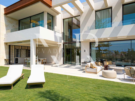 Villa à vendre à Los Monteros Playa, Marbella avec vue sur la mer