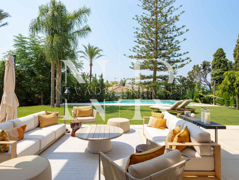 Villa à vendre à Los Monteros Playa, Marbella avec vue sur la mer