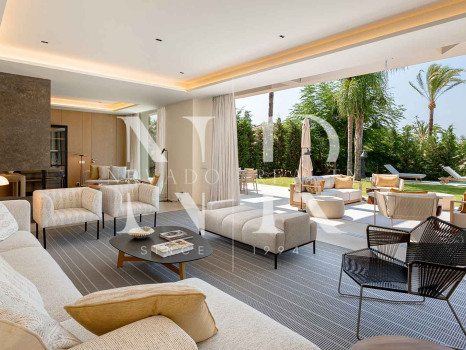 Villa à vendre à Los Monteros Playa, Marbella avec vue sur la mer
