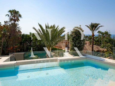 Villa à vendre à Los Monteros Playa, Marbella avec vue sur la mer