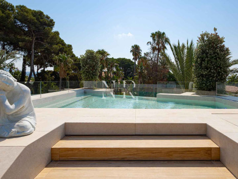 Villa en venta en Los Monteros playa, Marbella con vistas al mar