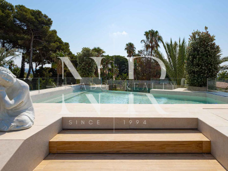 Villa à vendre à Los Monteros Playa, Marbella avec vue sur la mer