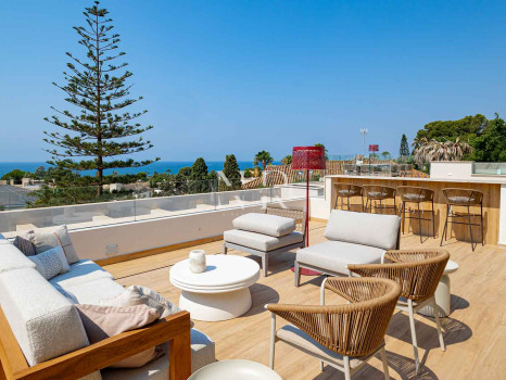 Villa en venta en Los Monteros playa, Marbella con vistas al mar