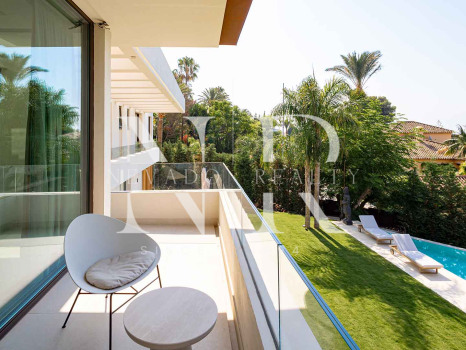 Villa à vendre à Los Monteros Playa, Marbella avec vue sur la mer