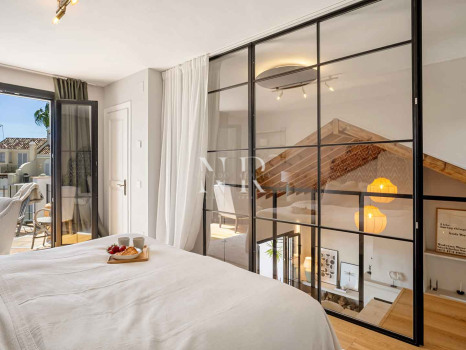 Maison de ville avec vue sur la mer à Marbella Hill Club, Marbella, à vendre