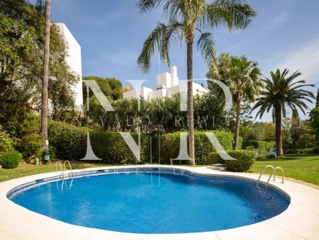 Townhouse with sea views in Marbella Hill Club, Marbella, for sale