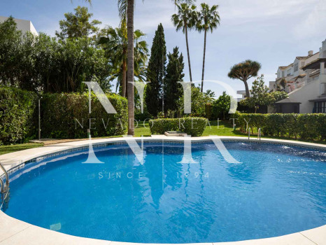 Townhouse with sea views in Marbella Hill Club, Marbella, for sale