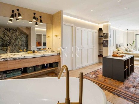 Maison de ville avec vue sur la mer à Marbella Hill Club, Marbella, à vendre