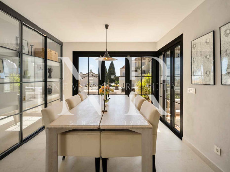 Townhouse with sea views in Marbella Hill Club, Marbella, for sale