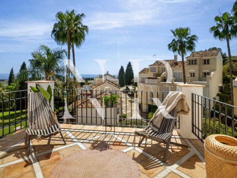 Townhouse with sea views in Marbella Hill Club, Marbella, for sale