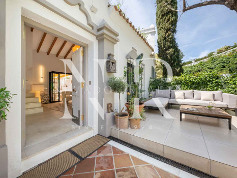 Townhouse with sea views in Marbella Hill Club, Marbella, for sale