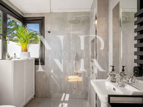 Townhouse with sea views in Marbella Hill Club, Marbella, for sale