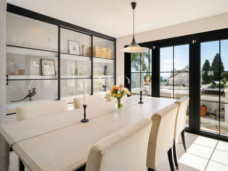 Maison de ville avec vue sur la mer à Marbella Hill Club, Marbella, à vendre