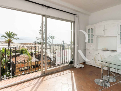Apartamento con vistas al mar en venta en Puerto Banús