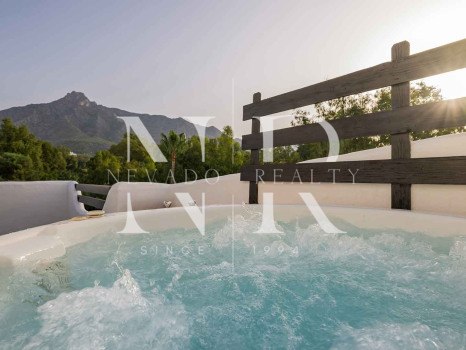 Maison mitoyenne dans la résidence La Meridiana avec vue sur La Concha, Marbella, à vendre