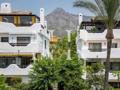 Maison mitoyenne dans la résidence La Meridiana avec vue sur La Concha, Marbella, à vendre