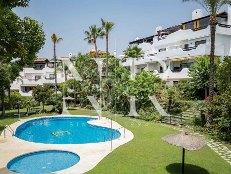 Maison mitoyenne dans la résidence La Meridiana avec vue sur La Concha, Marbella, à vendre
