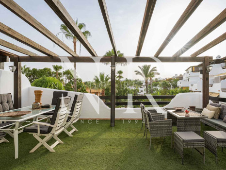 Maison mitoyenne dans la résidence La Meridiana avec vue sur La Concha, Marbella, à vendre