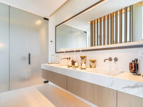 Villa for sale in Los Monteros Playa, Marbella