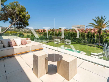 Villa for sale in Los Monteros Playa, Marbella