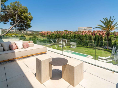 Villa for sale in Los Monteros Playa, Marbella