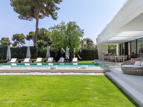 Villa for sale in Los Monteros Playa, Marbella