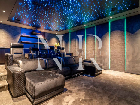 Villa for sale in Los Monteros Playa, Marbella